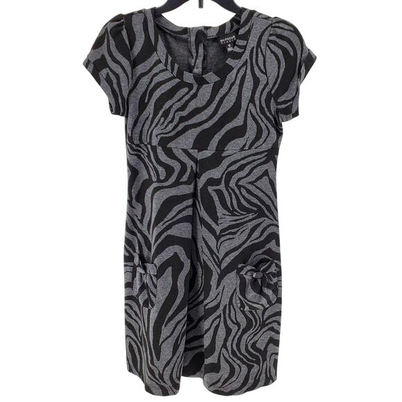 En Focus Size 12 Black Gray Zebra Stripe Cap Sleeve Scoop Neck Shift Dress - Picture 1 of 4
